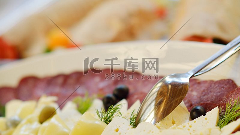 以下是一些适合孕妇食用的芒果干品牌和产品：
