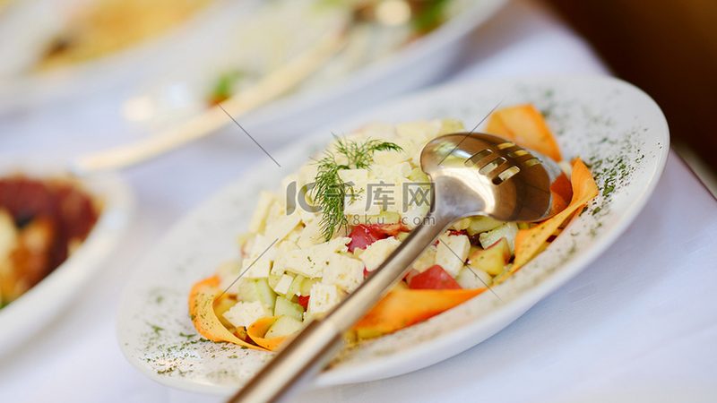 素食火锅底料的熬制秘诀：揭秘健康美味的制作过程**
